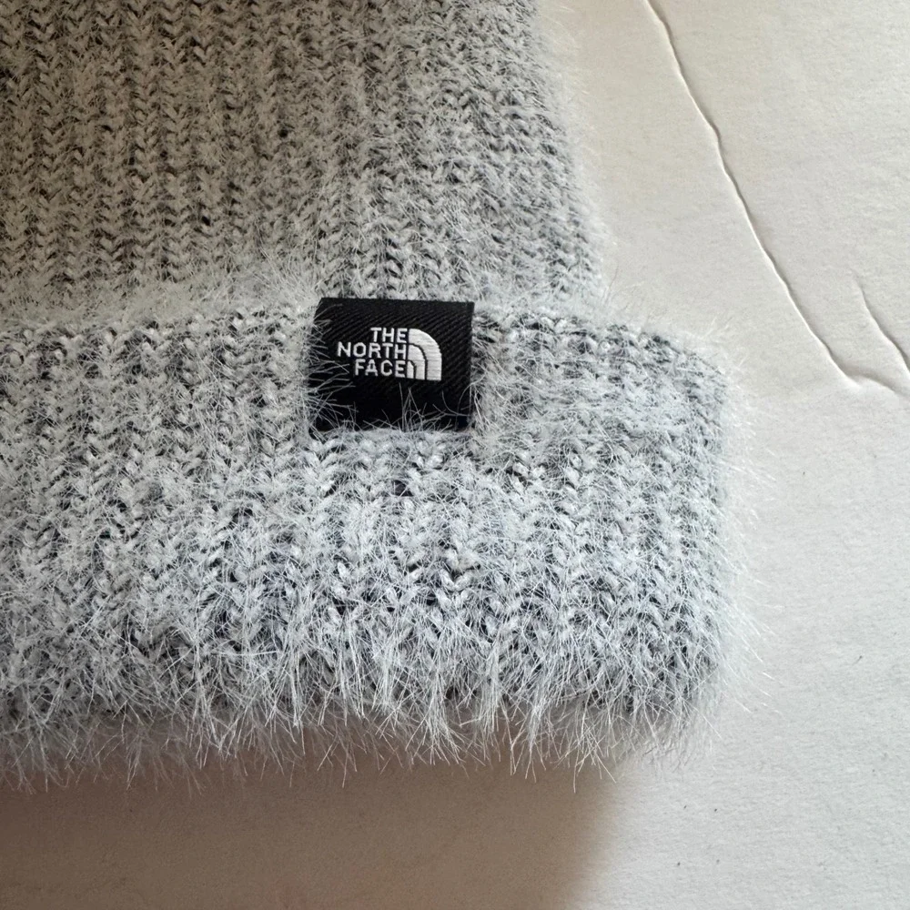 The North Face Womens Gray Fuzzy Knit Cuffed Beanie Hat Logo Patch One Size